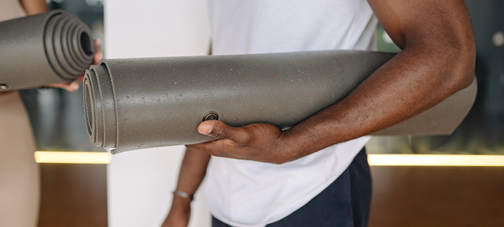 Momento di riflessione personale durante una sessione di meditazione